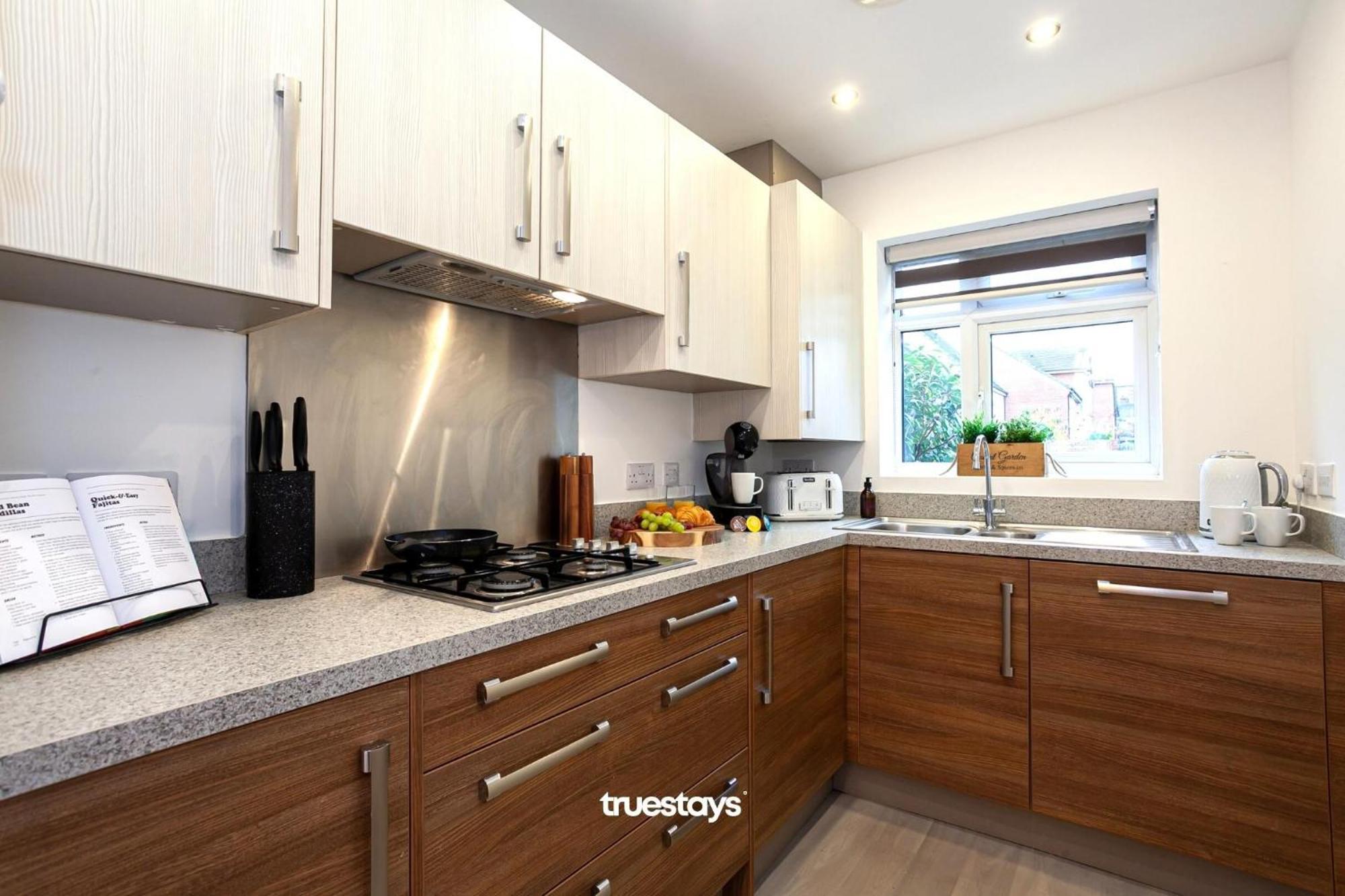 Ambassador House By Truestays - Luxury 4 Bedroom House In Stoke-On-Trent Etruria Exterior foto