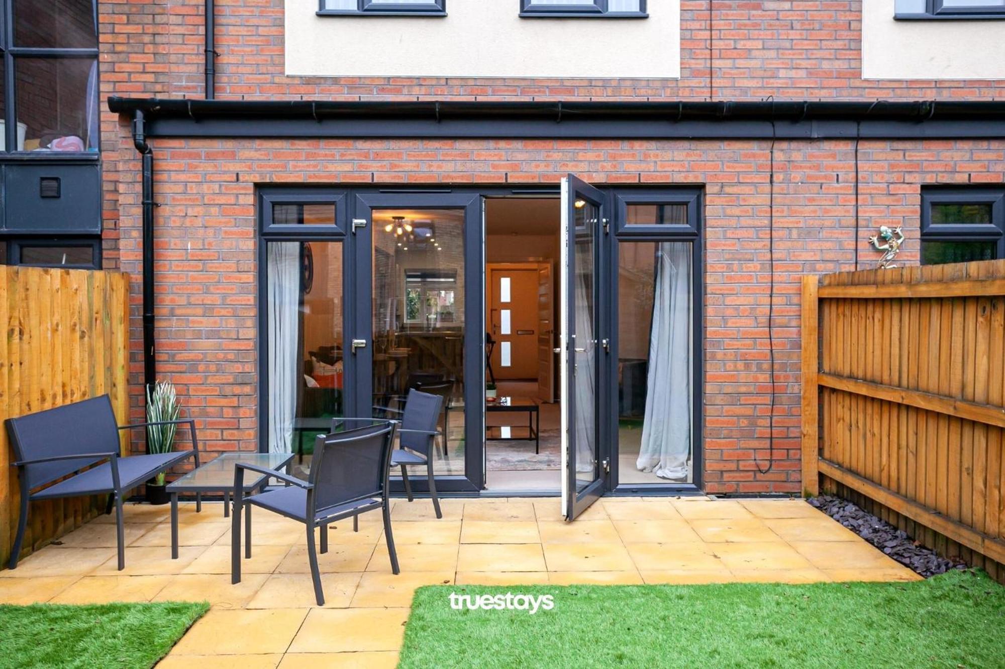 Ambassador House By Truestays - Luxury 4 Bedroom House In Stoke-On-Trent Etruria Exterior foto