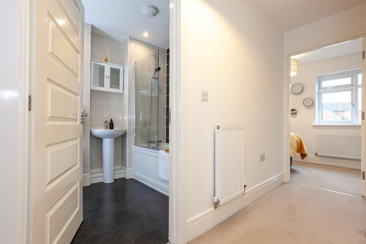 Ambassador House By Truestays - Luxury 4 Bedroom House In Stoke-On-Trent Etruria Exterior foto