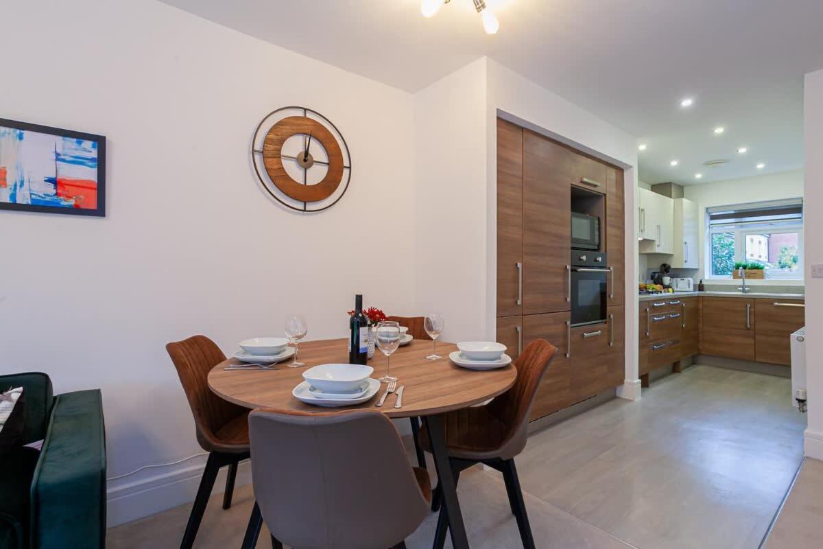 Ambassador House By Truestays - Luxury 4 Bedroom House In Stoke-On-Trent Etruria Exterior foto