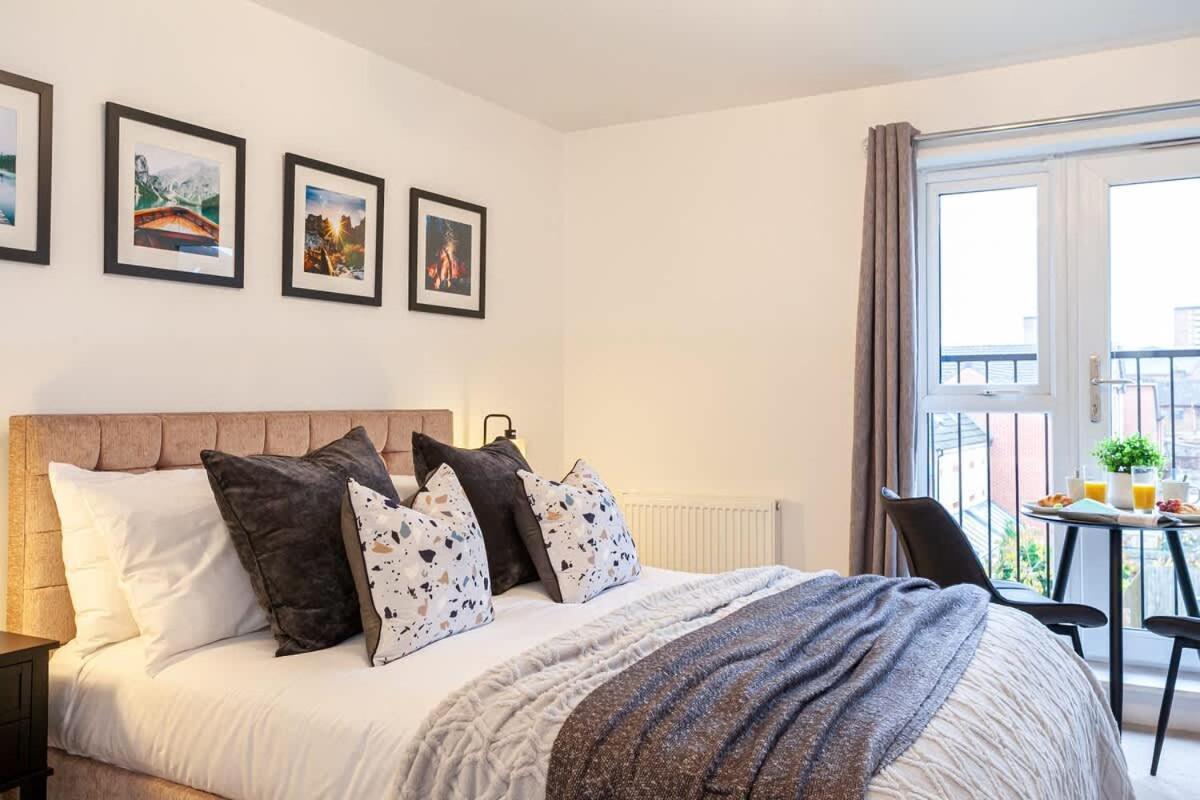 Ambassador House By Truestays - Luxury 4 Bedroom House In Stoke-On-Trent Etruria Exterior foto